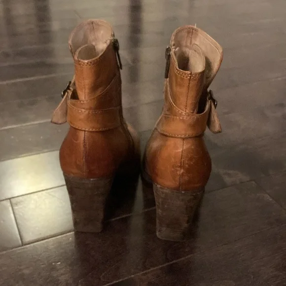 Frye Patty Riding Bootie 7.5 - Picture 2 of 10